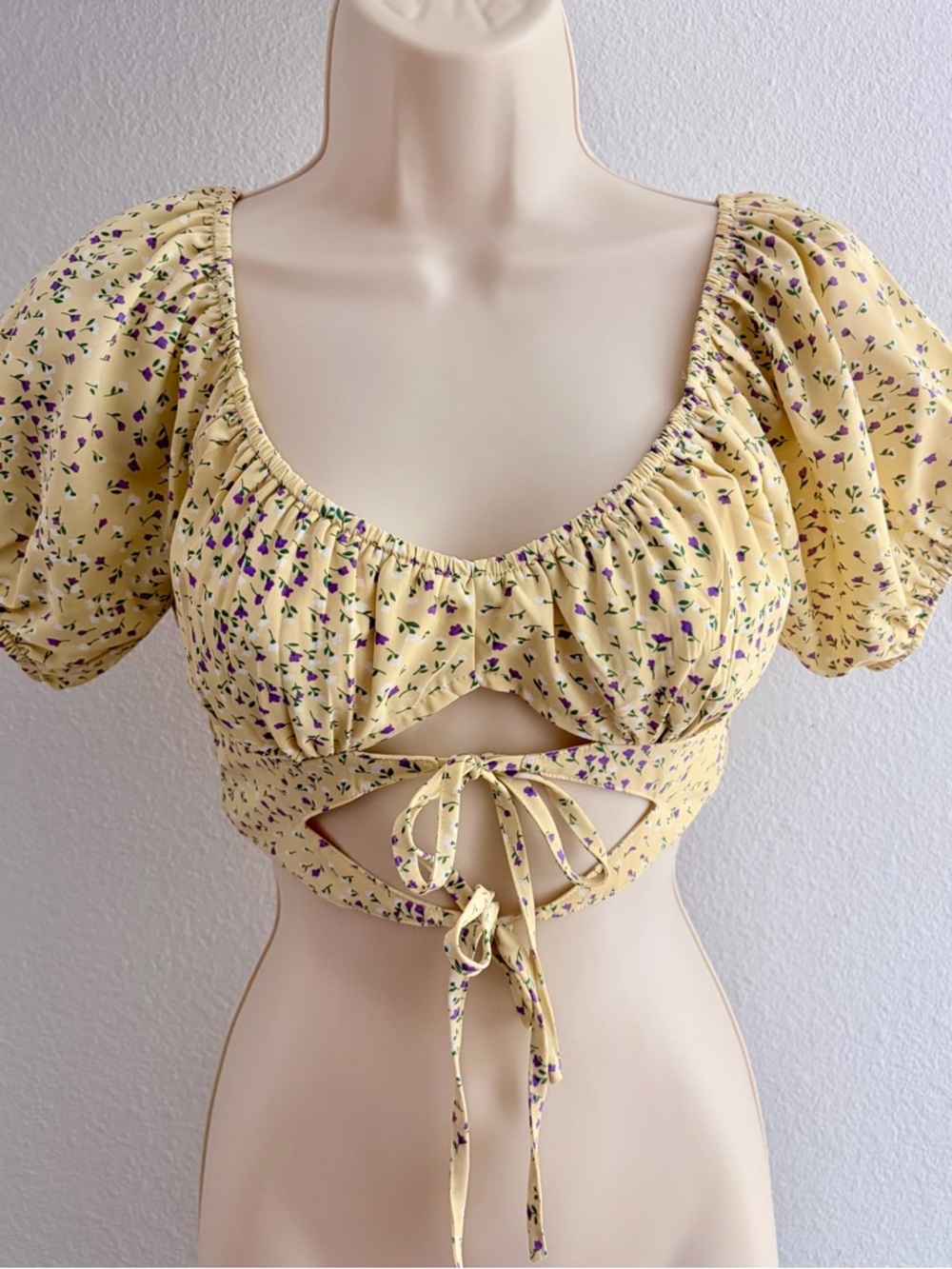 Sky & Sparrow Tilleys Smocked Floral Blouse Puff Sleeve Tie Front Crop Top Small